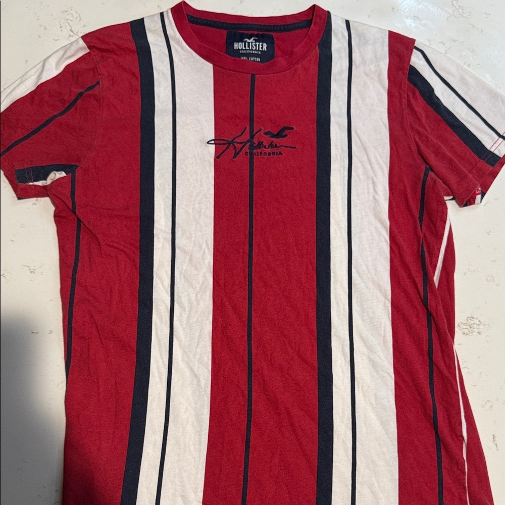 Hollister Men's Red and White Striped Tee 90s